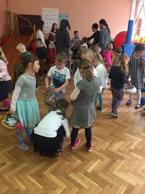 Zdjęcie 31 - FINAŁ PRZEDŚWIĄTECZNYCH PRZYGOTOWAŃ, czyli zajączek i wielkanocne śniadanko w przedszkolu