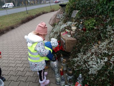 Zdjęcie 3 - Wyjścia pod pomniki pamięci