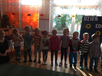 Zdjęcie 19 - DZIEŃ WYJĄTKOWY... CZYLI ŚWIĘTUJEMY "DZIEŃ EDUKACJI NARODOWEJ"