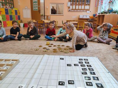 Zdjęcie 1 - Sylabowe kodowanie na dywanie