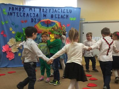 Zdjęcie 6 - POMÓŻ MI PRZYJACIELU - INTEGRACJA W OCZACH DZIECKA
