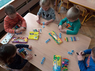 Zdjęcie 8 - Maleństwa biorą udział w konkursie "Choinka w eko odsłonie"