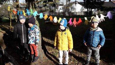 Zdjęcie 1 - Światowy Dzień Pozdrowień i Życzliwości