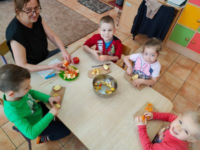 Zdjęcie 1 - Kąciki zabawowo-zadaniowe w tygodniu o kosmosie