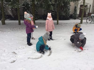Zdjęcie 20 - Ozdabianie pierniczków i zabawy w śniegu
