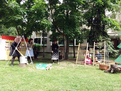 Zdjęcie 17 - Dzień Dziecka - Przedstawienie nauczyciele dzieciom "Jaś I Małgosia"