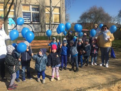 Zdjęcie 3 - ŚWIATOWY DZIEŃ ŚWIADOMOŚCI AUTYZMU W NASZYM PRZEDSZKOLU