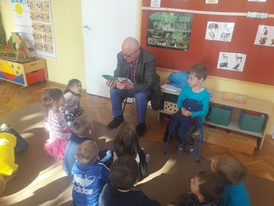 Zdjęcie 6 - CZYTANIE - REALIZACJA PROJEKTÓW MAŁY MIŚ W ŚWIECIE WIELKIEJ LITERATURY ORAZ BOHATER TYGODNIA