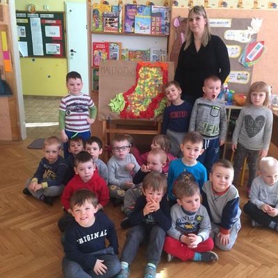 Zdjęcie 1 - WYJĄTKOWI... I KOLOROWI.... DZIEŃ KOLOROWEJ SKARPETKI 2018