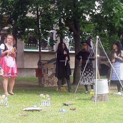 Zdjęcie 45 - Dzień Dziecka - Przedstawienie nauczyciele dzieciom "Jaś I Małgosia"
