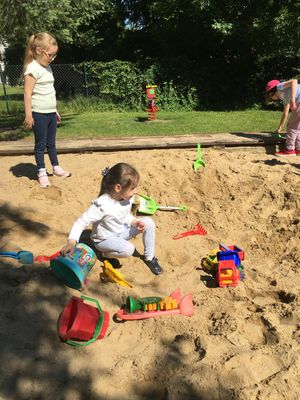 Zdjęcie 5 - Majowe zabawy sensoryczne