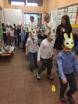 Zdjęcie 32 - FINAŁ PRZEDŚWIĄTECZNYCH PRZYGOTOWAŃ, czyli zajączek i wielkanocne śniadanko w przedszkolu
