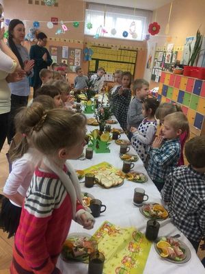 Zdjęcie 49 - FINAŁ PRZEDŚWIĄTECZNYCH PRZYGOTOWAŃ, czyli zajączek i wielkanocne śniadanko w przedszkolu
