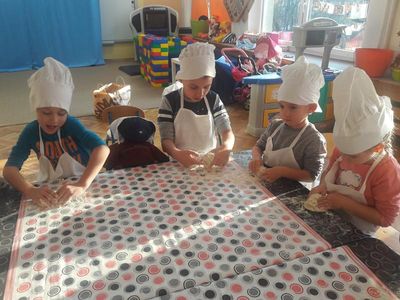 Zdjęcie 2 - MASTERCHEF JUNIOR - PIECZEMY ROGALIKI