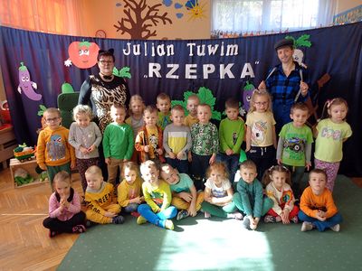 Zdjęcie 1 - Pierwszy Dzień Wiosny - Przedstawienie "Rzepka"