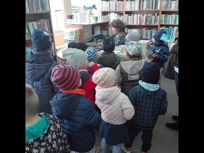 Zdjęcie 2 - TYGRYSKI ODWIEDZIŁY BIBLIOTEKĘ OSIEDLOWĄ