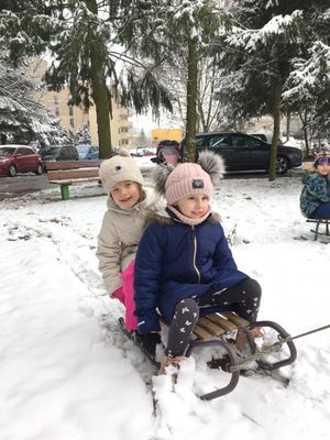 Zdjęcie 3 - Zabawy na śniegu