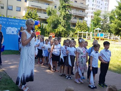 Zdjęcie 2 - Pożegnanie Absolwentów 2020/2021