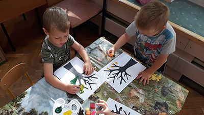 Zdjęcie 14 - Praca plastyczna "Jesienne drzewa"