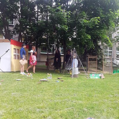Zdjęcie 52 - Dzień Dziecka - Przedstawienie nauczyciele dzieciom "Jaś I Małgosia"