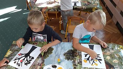 Zdjęcie 8 - Praca plastyczna "Jesienne drzewa"