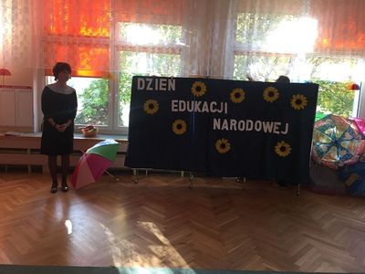 Zdjęcie 4 - DZIEŃ WYJĄTKOWY... CZYLI ŚWIĘTUJEMY "DZIEŃ EDUKACJI NARODOWEJ"