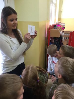 Zdjęcie 34 - FINAŁ PRZEDŚWIĄTECZNYCH PRZYGOTOWAŃ, czyli zajączek i wielkanocne śniadanko w przedszkolu