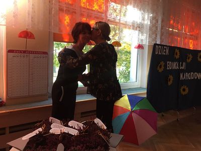 Zdjęcie 14 - DZIEŃ WYJĄTKOWY... CZYLI ŚWIĘTUJEMY "DZIEŃ EDUKACJI NARODOWEJ"