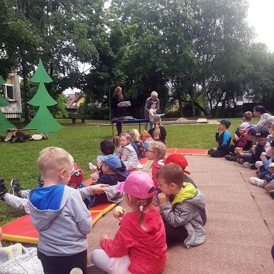 Zdjęcie 74 - Dzień Dziecka - Przedstawienie nauczyciele dzieciom "Jaś I Małgosia"