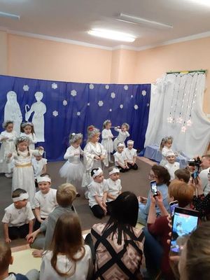 Zdjęcie 1 - ŚWIĄTECZNE SPOTKANIE Z RODZICAMI U KRÓLICZKÓW
